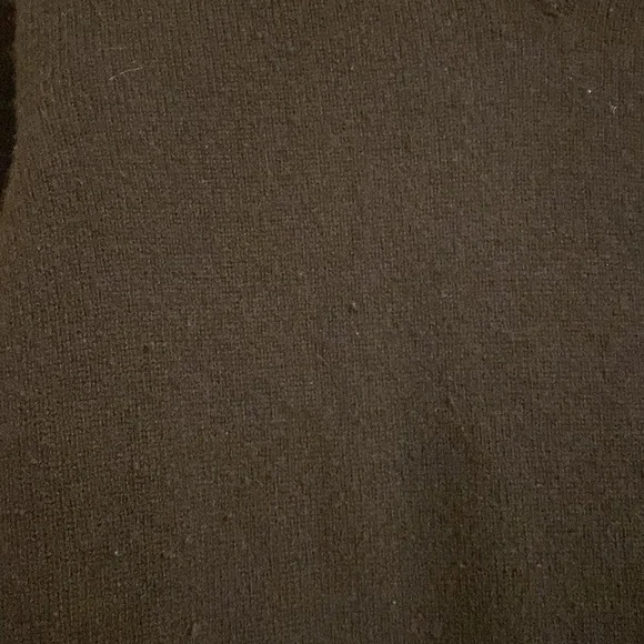 Ralph Lauren Mens Vneck Sweater 100% Lamb Wool in Black with Purple Embroidery - Picture 7 of 7